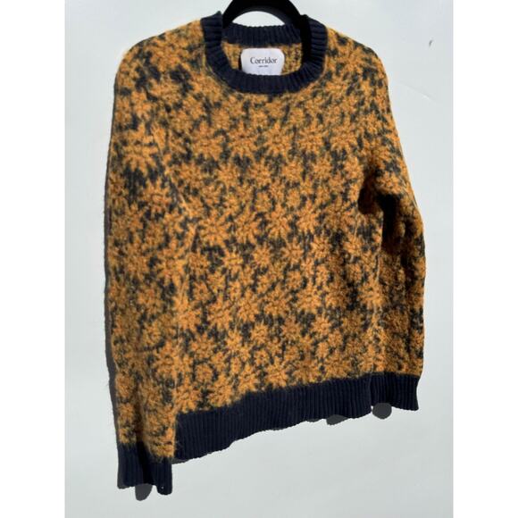 Men's Navy and Gold Patterned Sweater - Picture 3 of 13